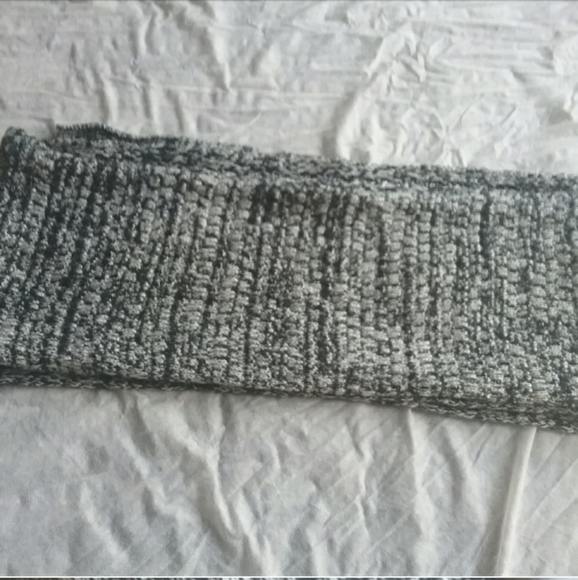 Victoria's Secret Static Oreo Scarf - Picture 6 of 8